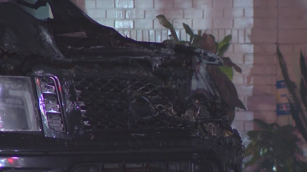 Orlando man escapes burning home; neighbors rush to his aid